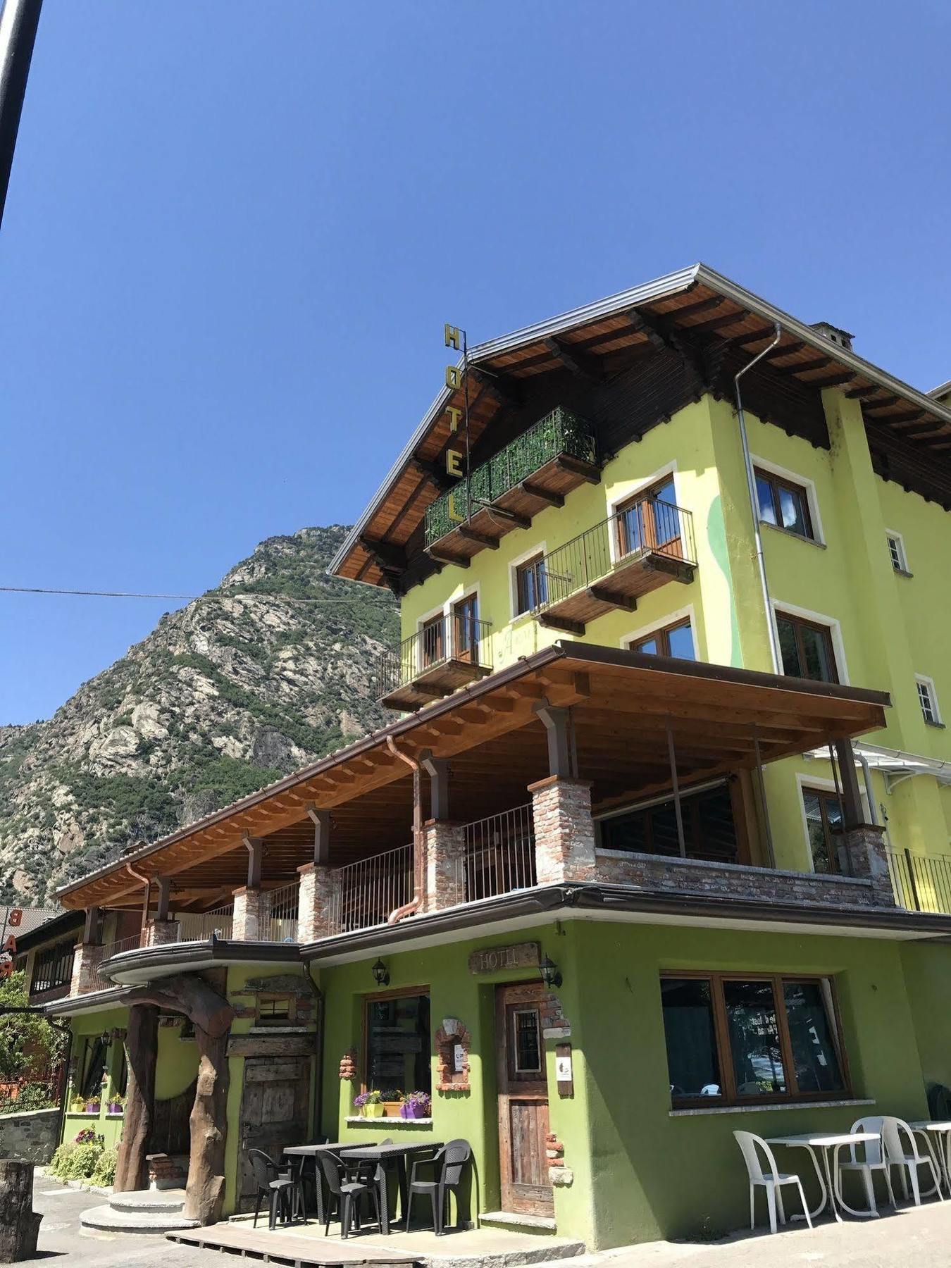 Hotel&Restaurant Armanac De Toubie Arnad Exterior foto